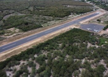 Jerônimo Rodrigues inaugura recuperação do aeródromo e do trecho da BA-351 em Buritirama
