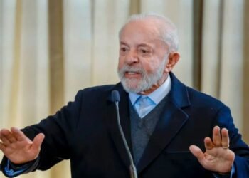 Lula atribui fraude no INSS a Bolsonaro e diz que não faz “piroctenia” do caso